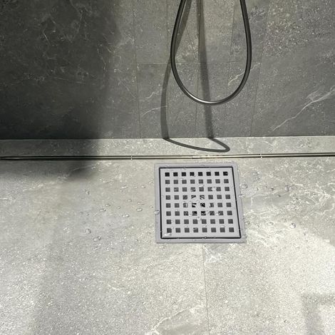 Caniveau de douche carré 15 x 15 cm avec filtre à cheveux en acier inoxydable pour salles de douche surélevées et toilettes encastrées (1/5)