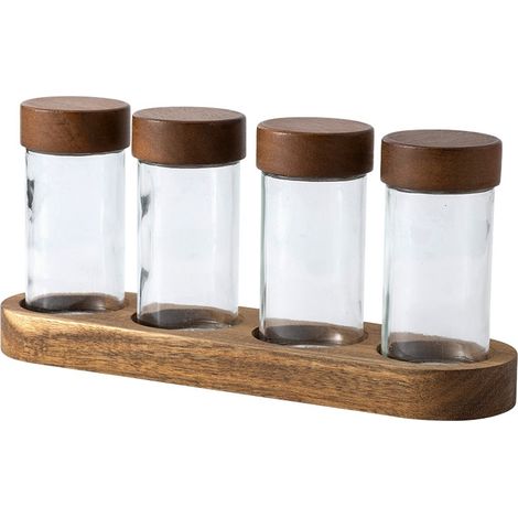 Ein Set aus Gewürzdosen, Glasbehältern mit Holzdeckeln und Tabletts