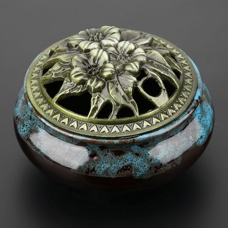 Brûleur d'encens en céramique céladon cuite au four, avec couvercle en cuivre, bâtonnets d'encens en alliage de style ancien, encens en bois de santal et en bois d'agar