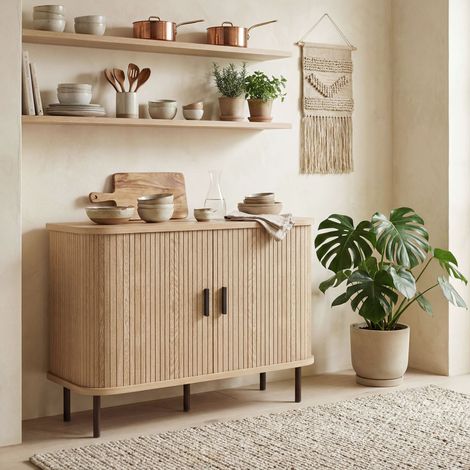 Aparador de salón, mueble de almacenamiento con 2 puertas correderas de persiana con lamas y 4 compartimentos, de roble.