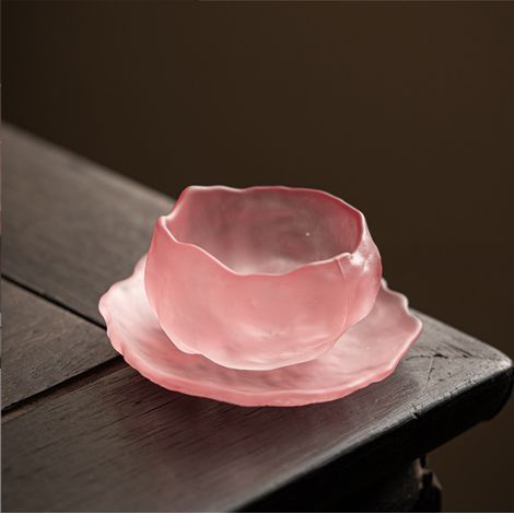 Teetasse – Göttliches Geschenkset aus mattiertem rosa Glas, handgefertigte Master-Glastasse, hochwertige Teeverkostungstasse (Tasse + Untersetzer) (1/5)