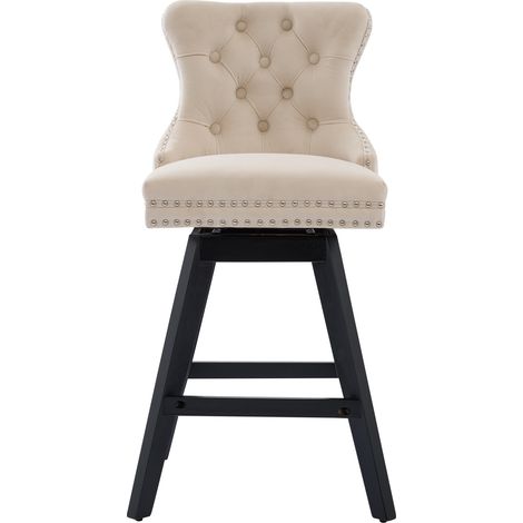 Lot de 2 tabourets de bar pivotants beige en velours, capitonnage à boutons, piètement bois, clous chromés, style lounge.