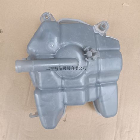 Le kit 3QG121407A est compatible avec les Audi Q6, Volkswagen Terramont Coupé et Range Rover. Il comprend des réservoirs d'antigel, des vases d'expansion et des réservoirs d'eau. (1/4)