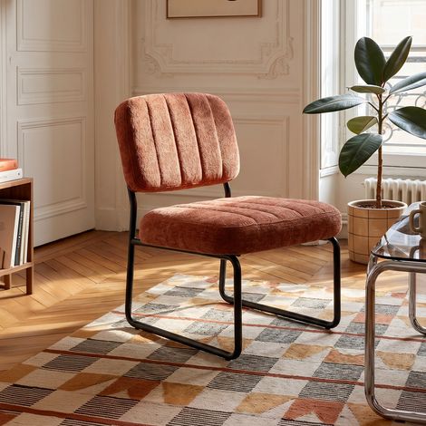 Fauteuil terracotta rembourré pieds métal noir et tissu chenille PAOLA (1/5)