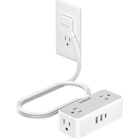 Rallonge électrique plate de 1,5 mètre avec protection contre les surtensions et prise de courant. (1/5)