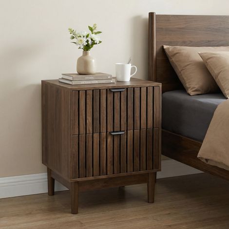 Comodino moderno mid-century in finitura noce con 2 cassetti, 1 vano aperto e gambe in legno 45 x 39 x 56,5 cm