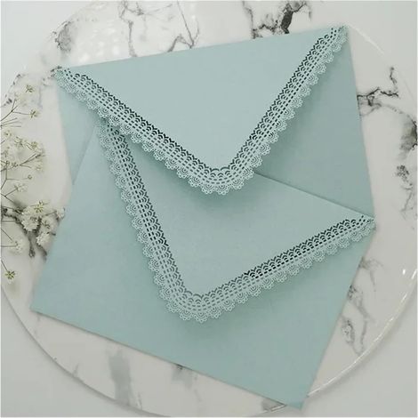 Enveloppe triangulaire contenant 10 pièces - invitation en dentelle gravée - faire-part de mariage - bleu (1/5)