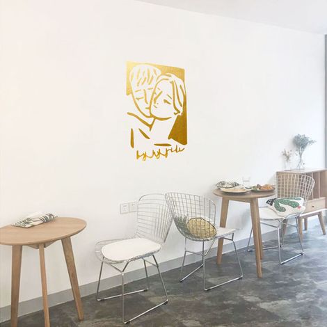 Wandtattoo-Aufkleber „Romantische Umarmung Junge Mädchen“ für Schlafzimmer und Wohnzimmer (Gold, S) (1/5)