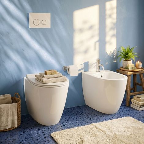 Coppia sanitari filomuro tondi bianco lucido con sedile soft-close – Sento VitrA