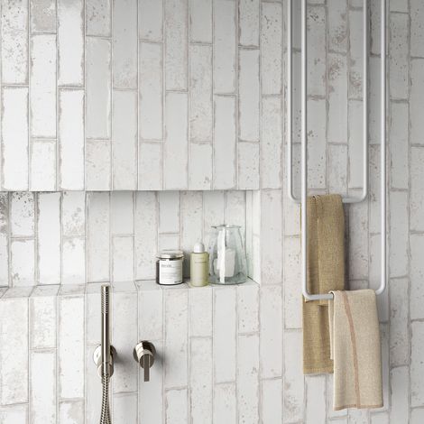Carrelage Porcelanique Premium Era White 7x28 cm Brillant – Design Rustique pour tous types de Murs. (1/2)