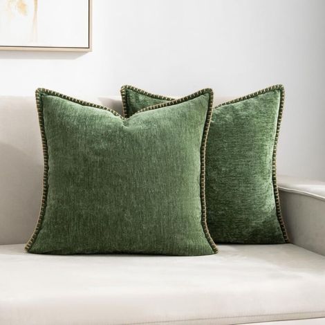 Set aus 2 grünen Dekokissenbezügen, 50 x 50 cm, aus weichem Chenille mit genähten Kanten, neutraler Landhausstil, für Bett, Sofa oder Sessel (1/4)