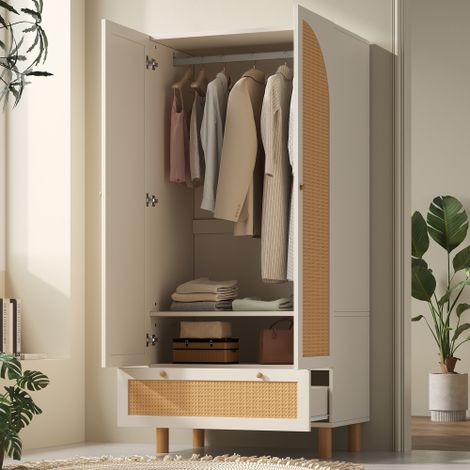Armoire à deux portes imitation rotin — Style champêtre blanc — Caractéristiques : Tiroirs de grande capacité, étagères réglables, tringle à vêtements — Kit de sécurité anti-basculement inclus (1/5)