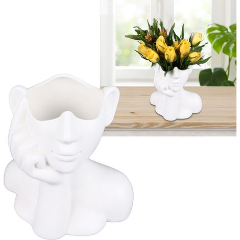 Grand vase délicat en céramique blanche orné d'un visage humain. (1/5)