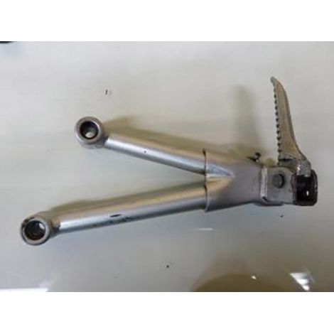 [PRODUIT D'OCCASION] Platine de repose pied passager gauche origine pour moto Suzuki (1/2)