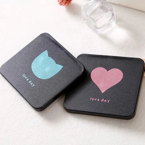 Espejo de Maquillaje Portátil con Forma de Gato - Diseño de Doble Cara, Espejo de Aumento 10x, Esencial para Viajes (1/5)