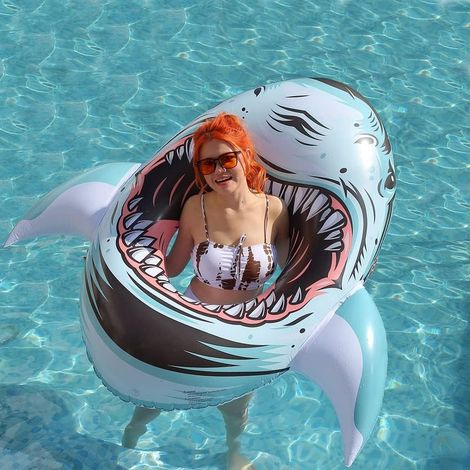 Aufblasbarer Haifisch-Schwimmring für den Pool, aufblasbares Spielzeug für Poolpartys für Erwachsene, riesiger aufblasbarer Haifisch-Schwimmring für Wasserspaß im Sommer (1/5)