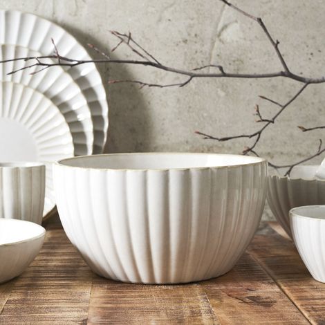 The Home Deco Factory – Saladier Vlora 23.5 cm – Design élégant avec rainures – Pour salades généreuses et présentations raffinées – Indispensable pour vos repas