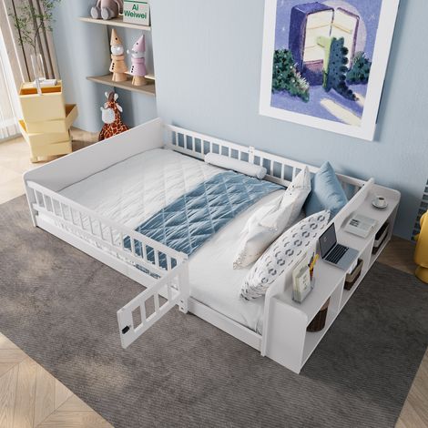Cama infantil de madera de pino blanca 140x190 cm con almacenaje abierto y puerta de seguridad, sin colchón (1/5)