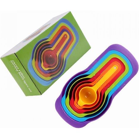 Set mit 6 Regenbogen-Messbechern, Messlöffeln, Backutensilien, Gewürzlöffeln, Milchpulverlöffel und Teelöffeln aus Kunststoff. (1/5)