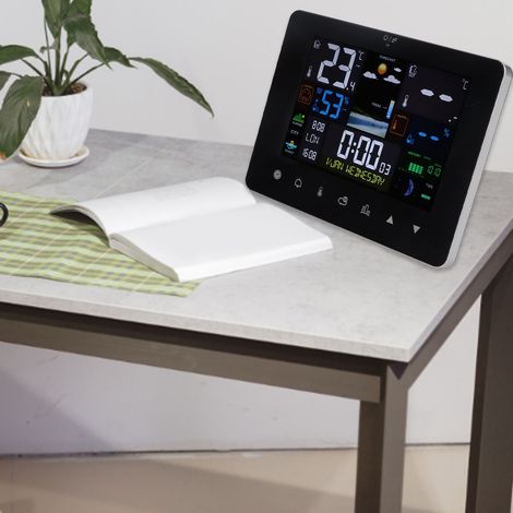 [Wetterstation mit Touchscreen] – Absolut schick und modern: Kabellose Wetterstation mit Touchscreen, Farbthermometer für Innen und Außen, Wecker- und Kalenderfunktionen (1/5)