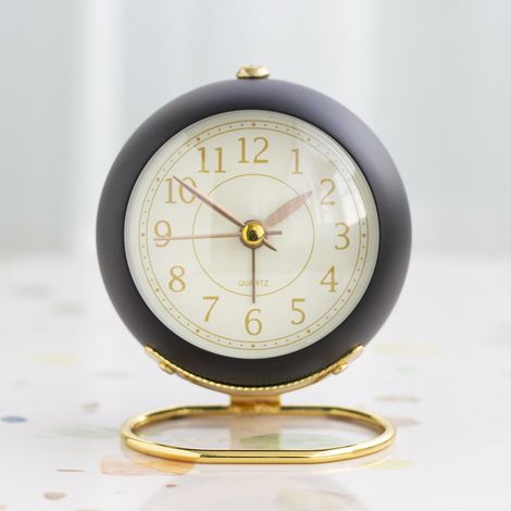 Analoger Retro-Wecker aus Metall – geräuschlos, tickt nicht, lauter Alarm – batteriebetrieben für Schlafzimmer, Küche, Büro (schwarz)