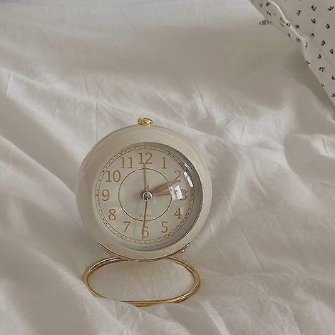 Réveil couleur crème, horloge de bureau, horloge de chambre, style nordique rétro, petit réveil silencieux pour étudiant (blanc) (1/5)