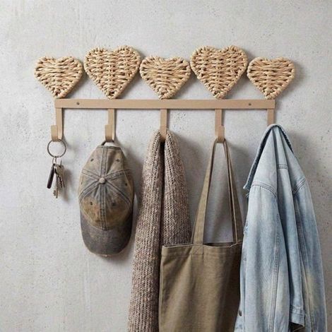 Patère murale de style avec 5 crochets - 38 cm de large - Orné de cœurs en rotin tressé à la main - Fabriqué en fer robuste (1/5)