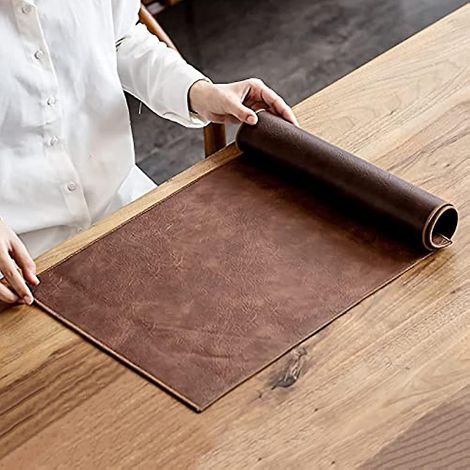 Chemin de table et sets de table en cuir vintage, imperméables, résistants à la chaleur, lavables, pour la décoration de table de cuisine ou de salle à manger (couleur : marron, taille : 3380c). (1/5)