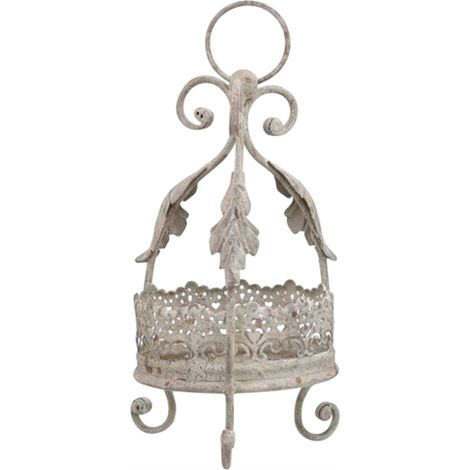 Couronne décorative vintage en métal sculpté, ornée de plantes.
