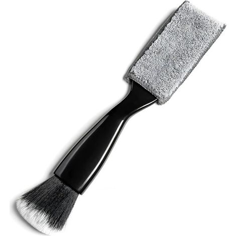 Brosse de nettoyage double face pour voiture — Outil 2-en-1 pour l'intérieur : plumeau à poils doux et brosse de detailing, idéal pour le tableau de bord et les aérations.