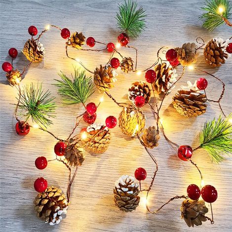 Guirlande lumineuse féérique de 3 mètres avec LED de 30 mm en forme de pomme de pin et de baies, fil de cuivre, idéale pour décorer une fenêtre ou une cheminée pendant les fêtes. (1/5)