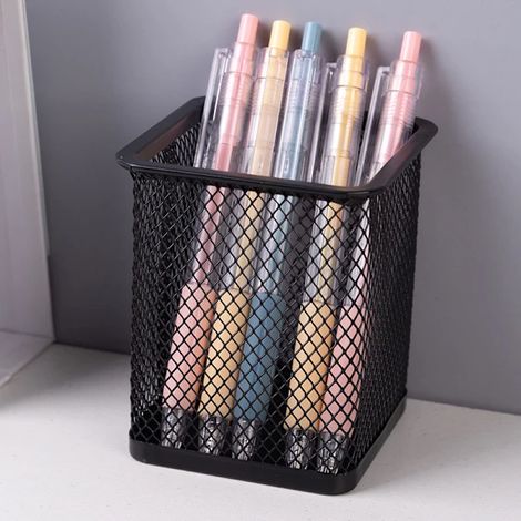 Porte-stylo noir organisateur pour la maison, le bureau ou un usage quotidien, offrant un rangement pratique dans les environnements domestiques.-AquaForge (1/3)