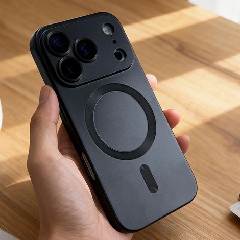 Coque de téléphone magnétique souple en TPU avec peinture métallisée et protection d'objectif pour iPhone 11 noir, compatible avec la recharge sans fil. (1/5)