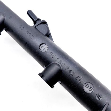 9628084680 184E4 convient aux supports d'injecteurs de carburant 2.3, rampe d'injection haute pression, stockant le carburant et le distribuant aux injecteurs de carburant des Peugeot 508, 407, 607, C