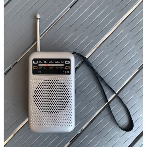 Mini radio portable AM/FM bi-bande avec haut-parleur et prise casque, alimentée par piles (2 piles AA), adaptée à une utilisation intérieure, extérieure et d'urgence.