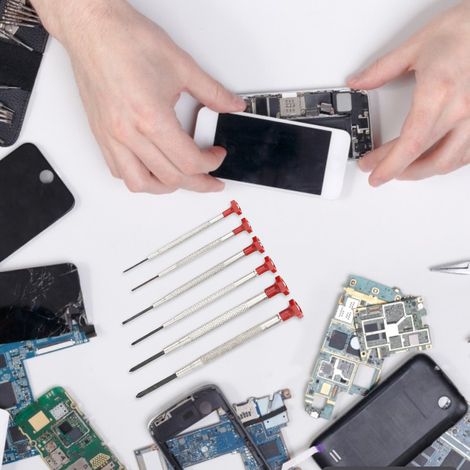 Kit de 6 tournevis avec embouts plats et cruciformes pour la réparation de téléphones portables, montres et horloges.