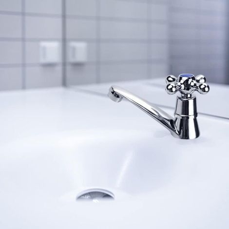 Badarmatur, Kaltwasser-Spültischarmatur, moderne Einhebel-Spültischarmatur, Kreuzgriff-Design für Küche und Bad, G1/2 (1/2)