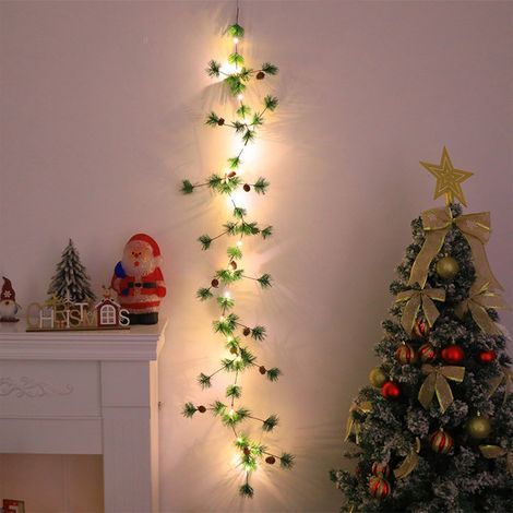 Guirlande Lumineuse En Rotin - Décor Murale De Noël Avec Pommes De Pin Clochettes Feuilles Et Fruits Rouges - Pour Intérieur (1/4)