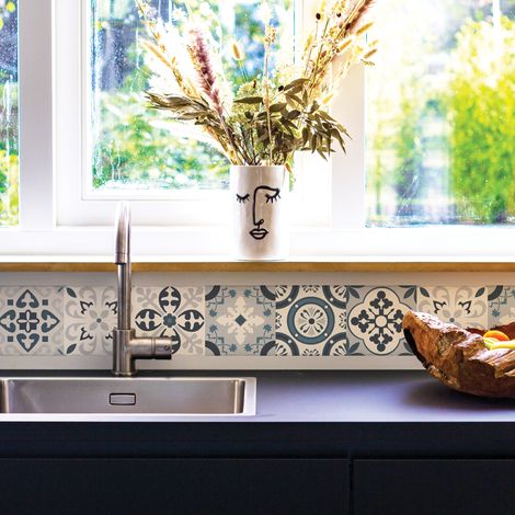 Frise adhésive autocollante 15 cm x 300 cm – Motif carreaux de ciment ancien bleu – Vinyle repositionnable – Décoration murale intérieure – Plage (1/5)