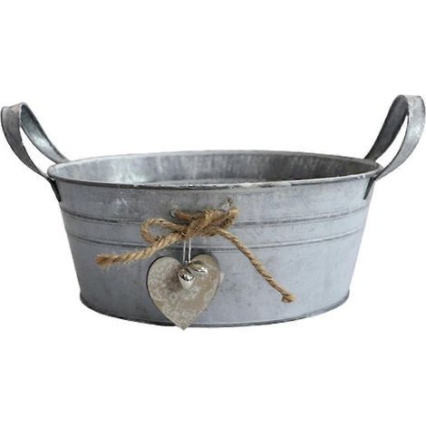 Blumenhalter aus Metallkrug im Landhausstil für Tischdekorationen im Wohnzimmer