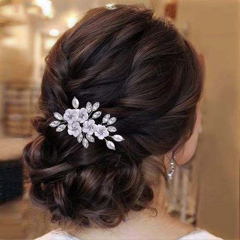 Brosse à cheveux luxueuse en forme de U ornée de strass baroques et de perles, idéale pour une tenue de cosplay ou de fête. (1/5)
