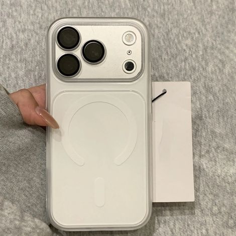 (iPhone 17 Pro Max) Coque de téléphone 2-en-1 avec chargeur intégré, finition mate et antichoc, fermeture magnétique et transparente. (1/5)