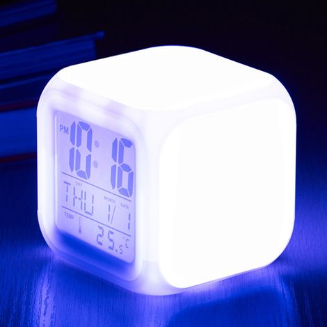 Réveil Digital LED Carré Design Football Multicolore Compact Matériau Durable Usage Quotidien Pratique et Esthétique pour la Maison