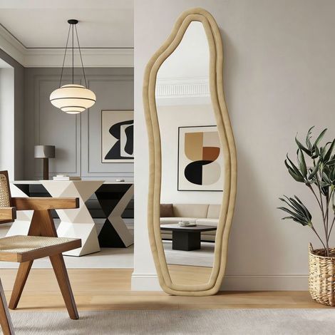 Steh- und Wandspiegel aus Samt 140 x 45 cm – Gelbe Delfinform, gehärtetes Glas (1/5)
