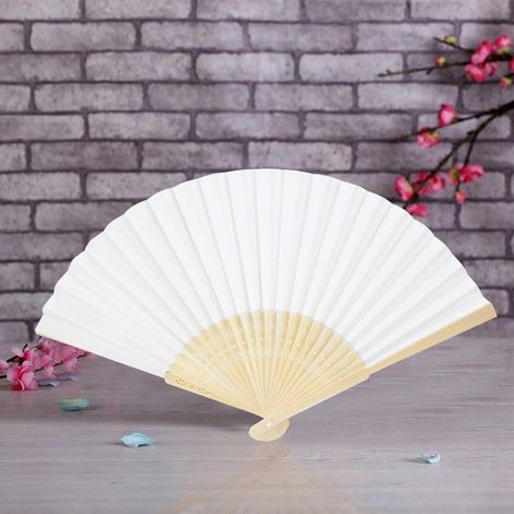 Set mit 5 faltbaren weißen Bambusfächern, ein dekoratives Accessoire für heiße Sommertage (1/5)