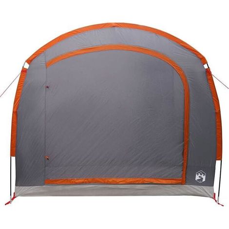 Une tente couverte, grise et orange, 268 x 240 x 191 cm, polyester.