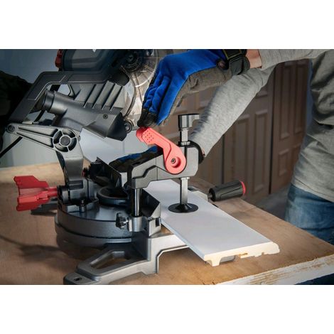 Scie à onglets 1600 W – Profondeur de coupe 60 mm – Pour bois dur et teck – Angle d'inclinaison 45° – Vitesse rotation 5000 tr/min – Skil
