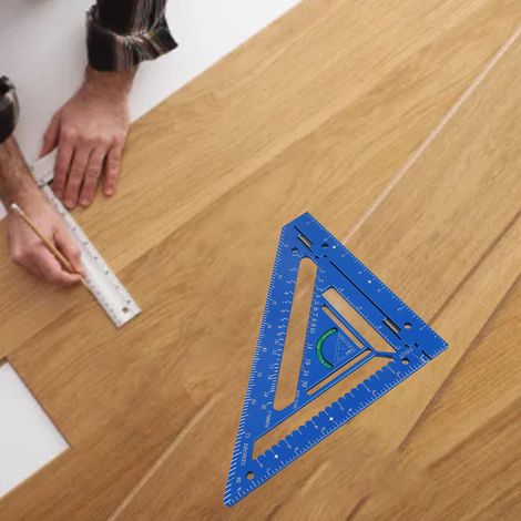 Équerre de charpentier, un outil de charpentier de haute qualité comprenant une équerre, un triangle, un outil de mesure et de marquage avec des blocs de serrage, de couleur bleue. (1/5)