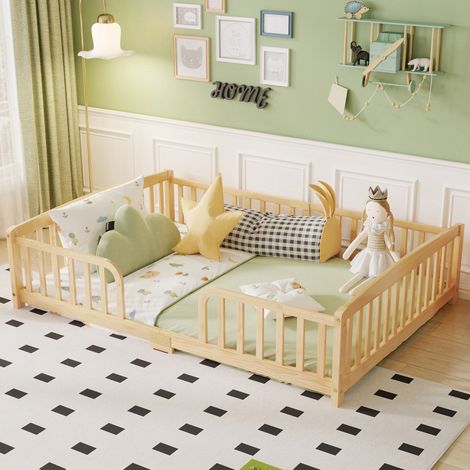 Lit enfant au sol 140x200 cm avec barrières de sécurité, accès central et cadre bas sécurisé pour chambre enfant, pin, naturel (1/5)