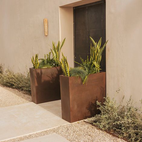 JUNCO Macetero Rectangular y Alto de Interior y Exterior Para Plantas y Flores Muy Resistente al Paso del Tiempo. Hecho de Polietileno en España - Bronce